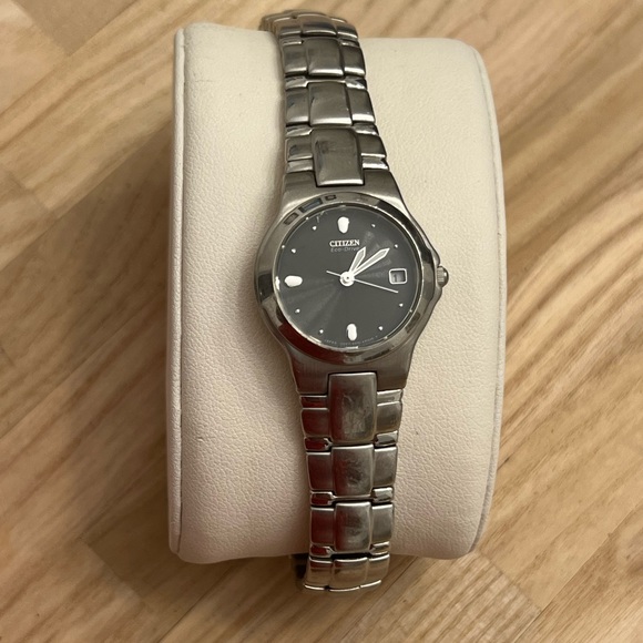 Citizen Eco-Drive Ladies Watch Black Dial WR100 Date Window Stainless Bracelet - Picture 3 of 14